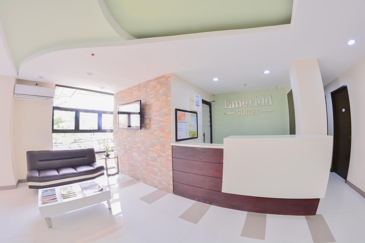 Emerald Suites Cdo Cagayan de Oro Exterior foto